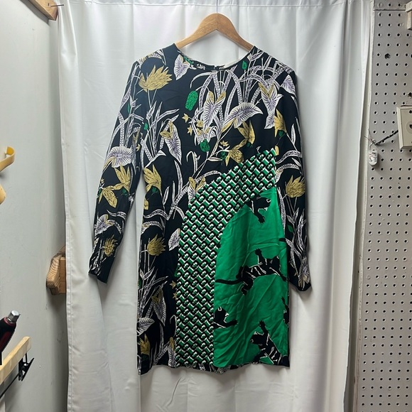 Diane Von Furstenberg Dresses & Skirts - Diane Von Furstenberg Black Green Silk Animal Floral Print‎ Dress- 6